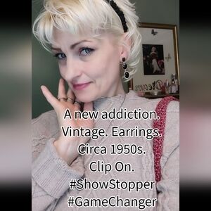 Vintage 1950's Clip-On Earrings 🥰